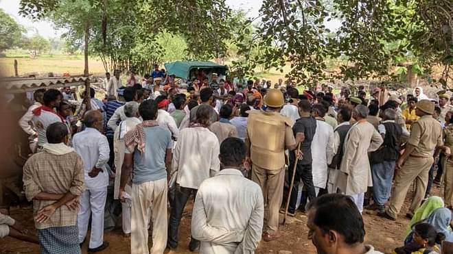 झारखंड: बोकारो में ग्रामीणों ने ईएसएल स्टील लिमिटेड से मांगों को लेकर काटा बवाल, झड़प में कई पुलिसकर्मी भी हुए घायल.!!